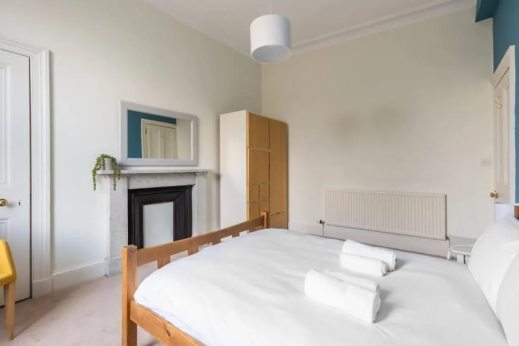 Stunning 3 Bedroom Flat In Bruntsfield Edimburgo 0*,