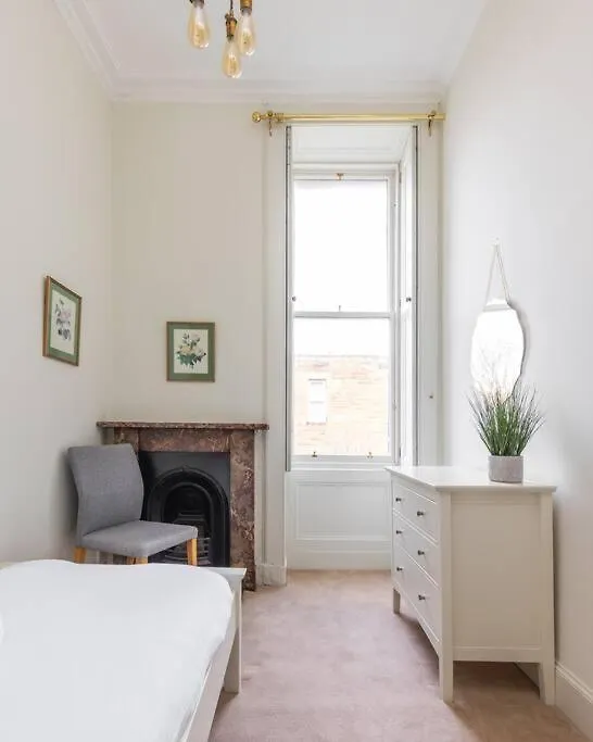 Stunning 3 Bedroom Flat In Bruntsfield Edimburgo 0*,  Reino Unido